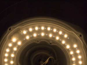 2014年4月17日 LEDシーリングライト内部（暖色点灯）