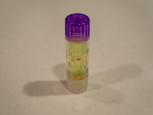 クリアデューO2で中の液体が黄色になったレンズケース