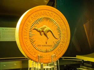 パース造幣局内に展示されていたカンガルーが描かれた1トンの金硬貨