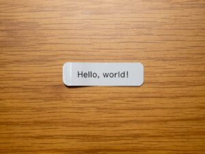 余白をカットして角丸にした「Hello, world!」のラベル